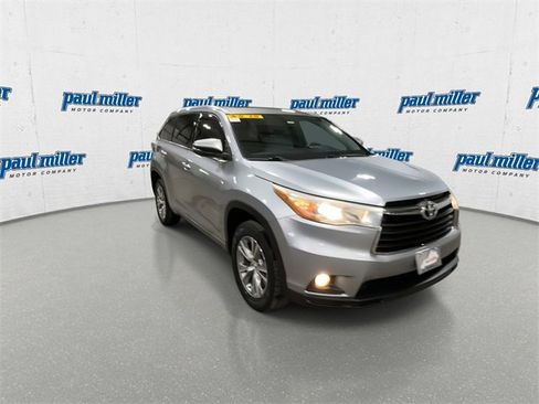 Used 2015 Toyota Highlander XLE image 3