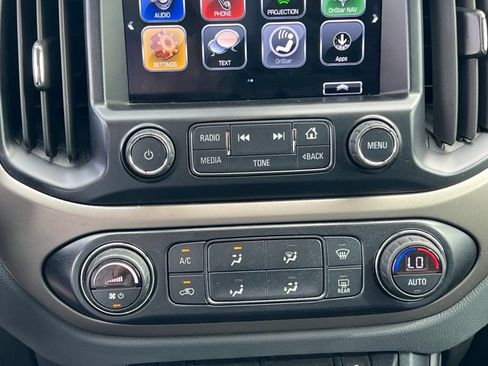 Used 2018 Chevrolet Colorado Z71 RWD image 11