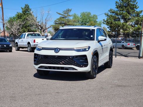 Used 2025 Volkswagen Tiguan SEL R-Line AWD/4WD image 3