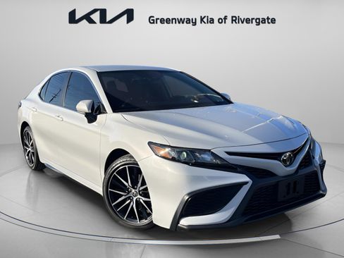 Used 2023 Toyota Camry SE image 1