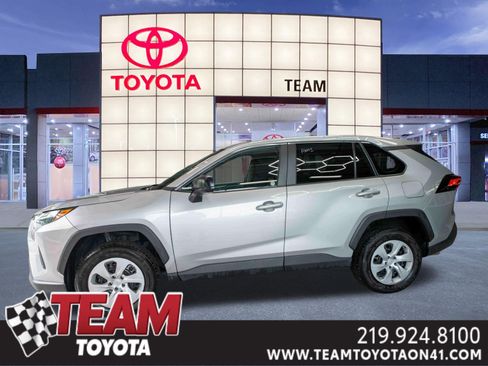 Used 2025 Toyota RAV4 LE AWD/4WD image 1