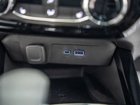 New 2026 Chevrolet Trax RS w/ Sunroof Package FWD image 25