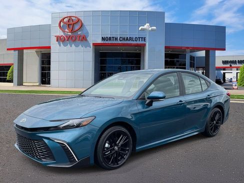 Used 2026 Toyota Camry SE FWD image 5