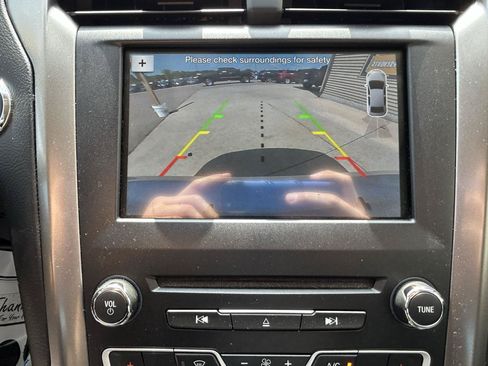Used 2017 Ford Fusion SE w/ Fusion SE Technology Package AWD/4WD image 23