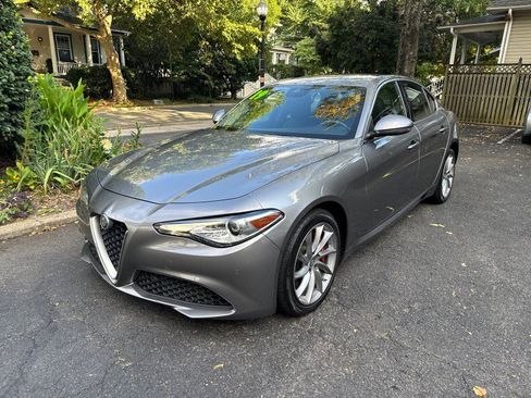 Used 2019 Alfa Romeo Giulia AWD image 3