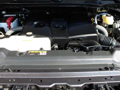 Used 2025 Toyota Tundra SR5 w/ SR5 Premium Package AWD/4WD image 46