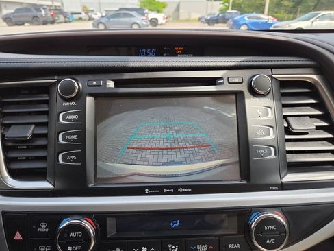 Certified 2019 Toyota Highlander Plus FWD image 34