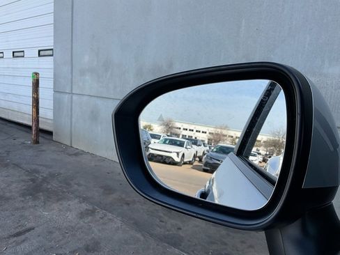 Used 2025 Nissan Rogue SV image 19