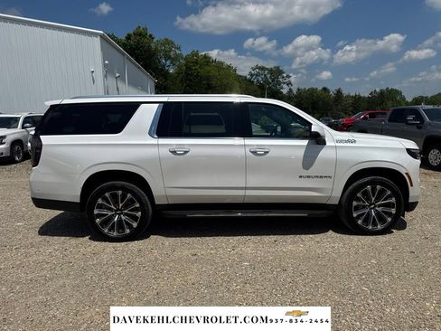 Used 2025 Chevrolet Suburban High Country w/ Sun And Tow Package AWD/4WD image 7