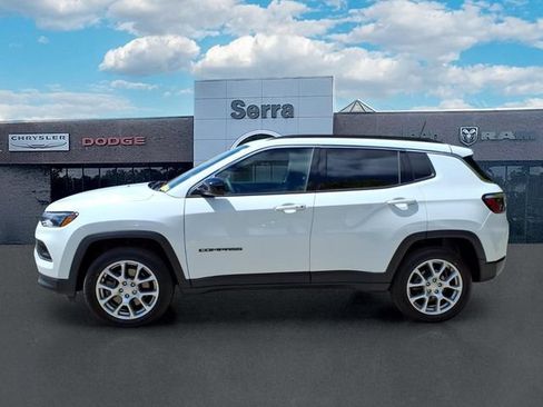 Used 2023 Jeep Compass Latitude AWD/4WD image 4