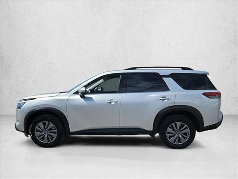 Used 2024 Nissan Pathfinder SV FWD image 9