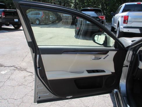 Used 2017 Lexus ES 350 w/ Premium Package FWD image 10