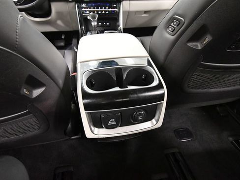Certified 2023 Kia Carnival SX FWD image 17