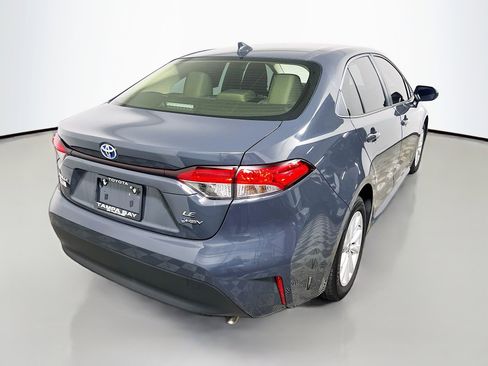 Used 2025 Toyota Corolla LE w/ LE Premium Package image 4