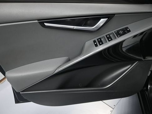 Certified 2023 Kia Niro EX Touring FWD image 9