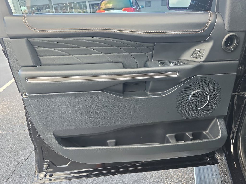 Used 2022 Ford Expedition Max Platinum AWD/4WD image 19