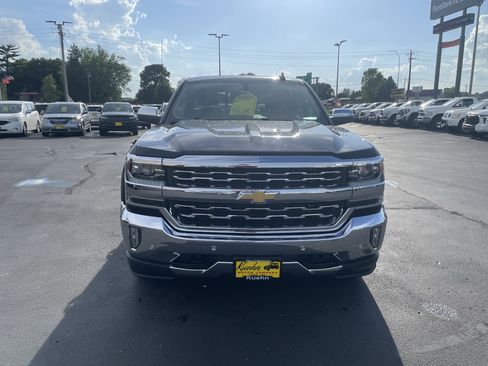 Used 2018 Chevrolet Silverado 1500 LTZ w/ High Desert Package AWD/4WD image 3