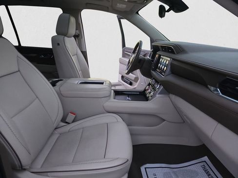 Used 2021 GMC Yukon Denali w/ Denali Premium Package image 16