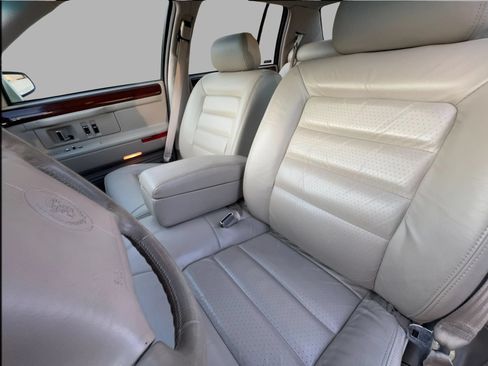 Used 1994 Cadillac De Ville Concours FWD image 26