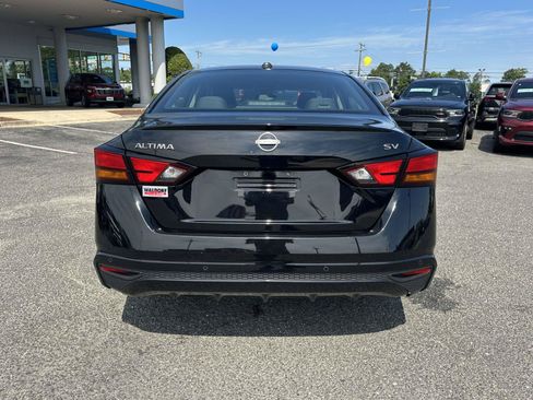 Used 2024 Nissan Altima 2.5 SV FWD image 5