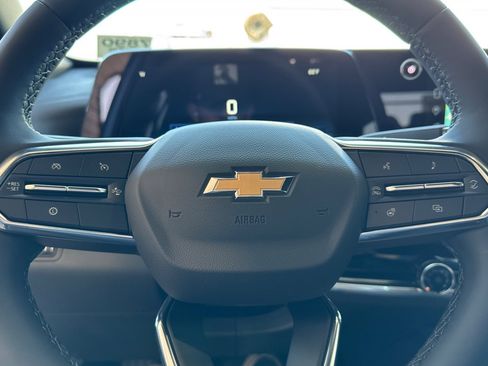 New 2025 Chevrolet Equinox LT image 24