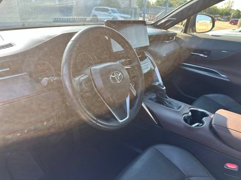 Used 2021 Toyota Venza Limited w/ Carpet Mat Package (TMS) AWD/4WD image 15