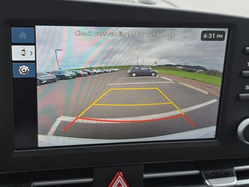 Used 2025 Hyundai Elantra SE image 17