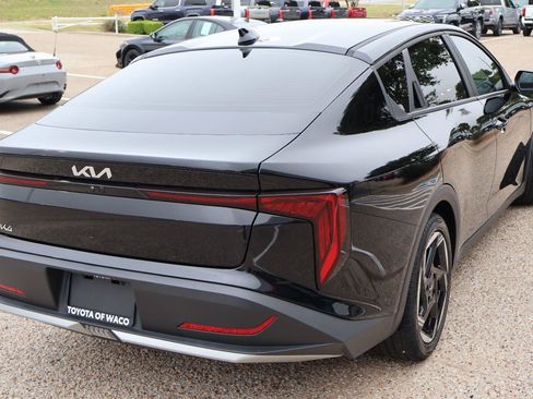 Used 2025 Kia K4 EX FWD image 3
