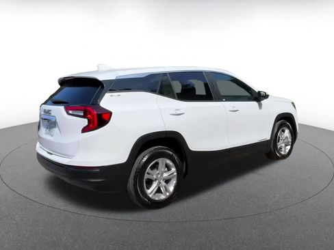 Used 2024 GMC Terrain SLE image 15