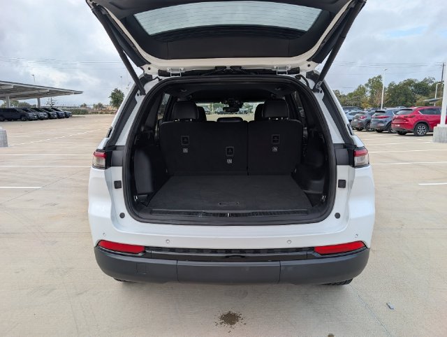 Used 2024 Jeep Grand Cherokee Altitude RWD image 27