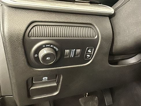 Used 2022 Jeep Wagoneer Series II w/ Rear Seat Video Group 1 RWD image 23