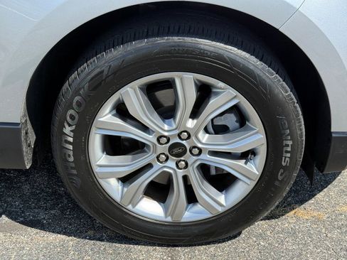 Used 2024 Ford Edge Titanium image 8