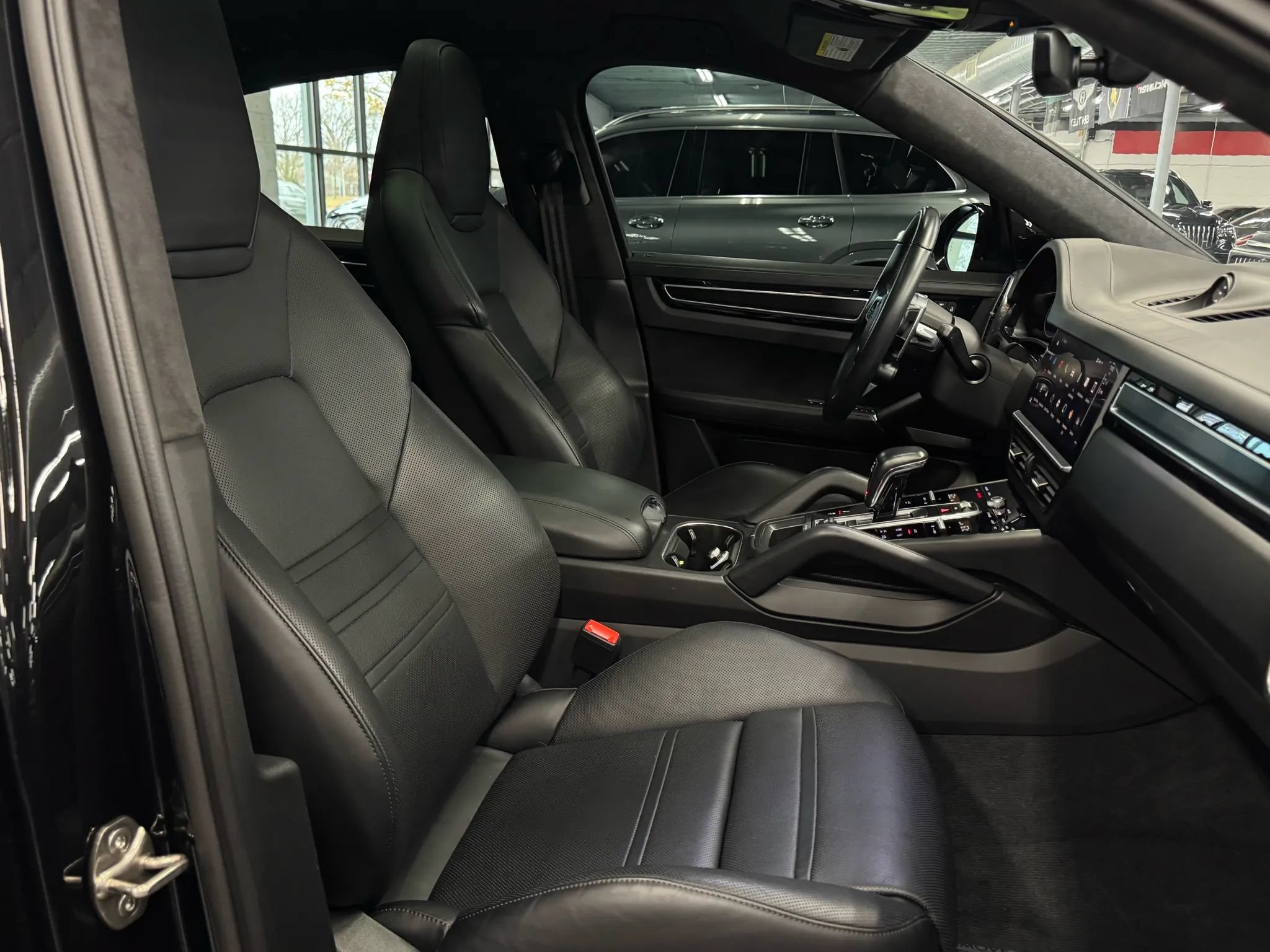 Used 2023 Porsche Cayenne GTS AWD/4WD image 28