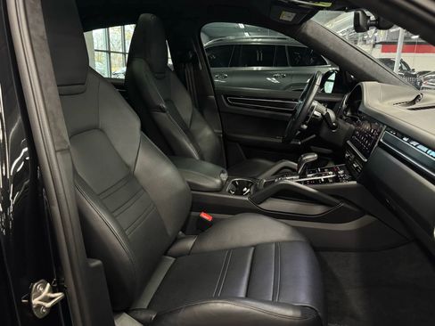 Used 2023 Porsche Cayenne GTS image 28