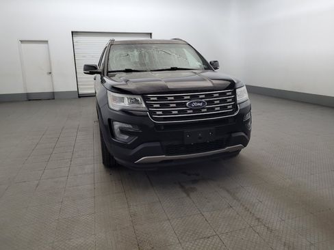 Used 2017 Ford Explorer XLT w/ Equipment Group 201A AWD/4WD image 14