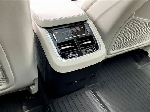 Used 2023 Volvo XC90 B5 Core w/ Climate Package AWD/4WD image 10