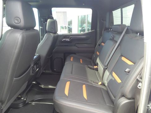 Used 2024 GMC Sierra 1500 AT4 w/ AT4 Preferred Package image 9