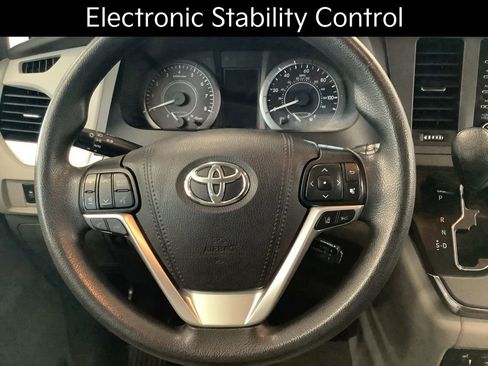 Used 2019 Toyota Sienna LE FWD image 7