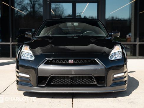 Used 2015 Nissan GT-R Premium image 5