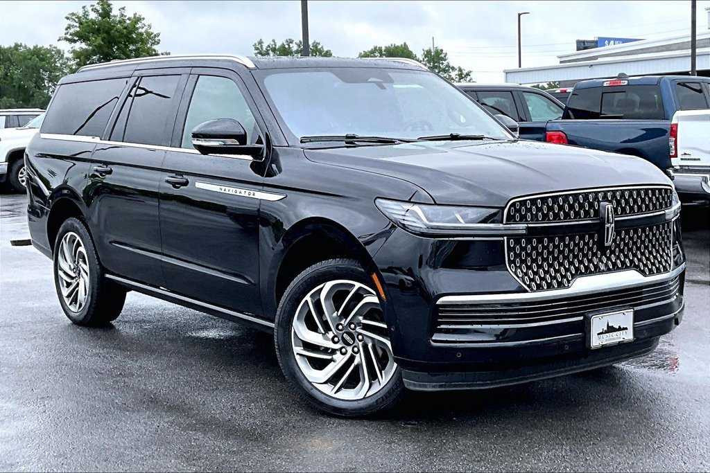 Used 2025 Lincoln Navigator L Reserve AWD/4WD image 37