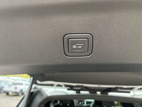 Used 2024 GMC Yukon XL Denali w/ Advanced Technology Package AWD/4WD image 35