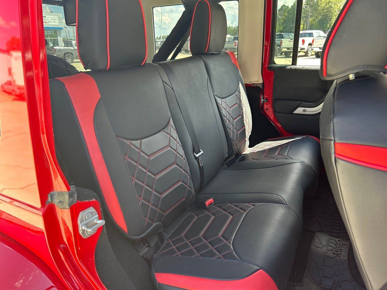 Used 2016 Jeep Wrangler Unlimited Rubicon AWD/4WD image 18