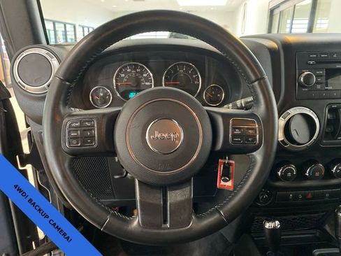 Used 2017 Jeep Wrangler Unlimited Rubicon w/ Connectivity Group AWD/4WD image 16