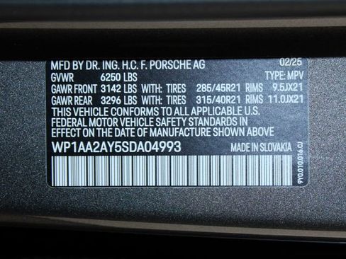 Certified 2025 Porsche Cayenne AWD/4WD image 31