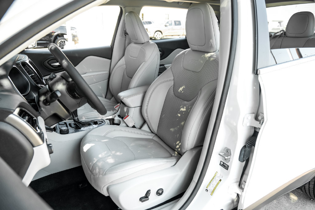 Used 2021 Jeep Cherokee Limited AWD/4WD image 8