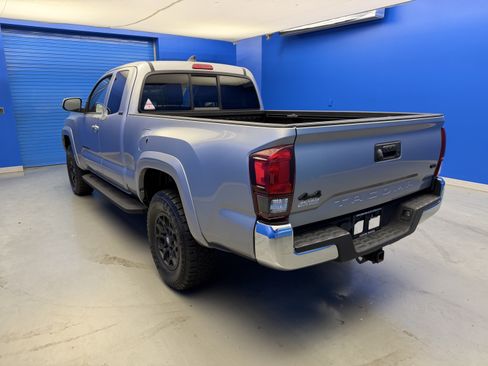 Used 2019 Toyota Tacoma SR5 AWD/4WD image 5