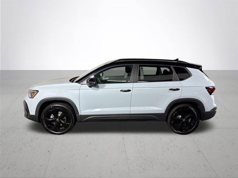 New 2026 Volkswagen Taos SE AWD/4WD image 9