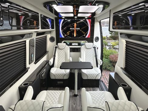 Used 2024 Mercedes-Benz Sprinter 3500 image 3