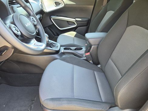 Used 2022 Kia Soul LX FWD image 10