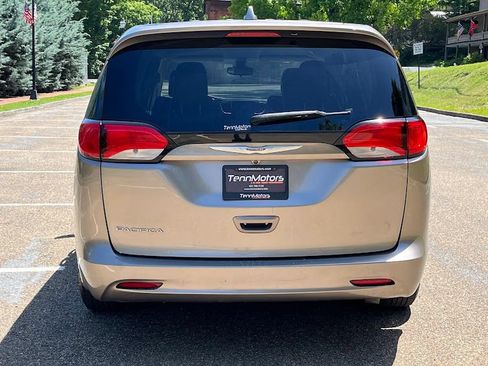 Used 2017 Chrysler Pacifica Touring FWD image 22